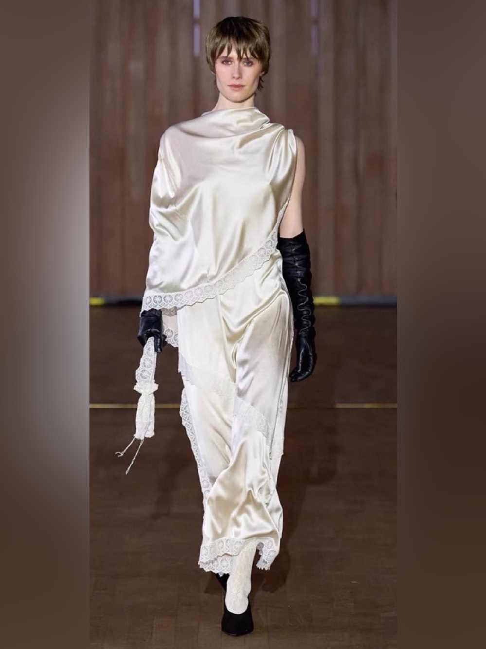 The garment Cata Cape Ecru